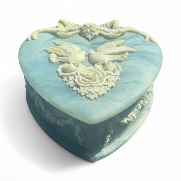 genuine incolay stone  Hinged, Heart-Shaped jewelry box beautiful blue, & Ivory - Picture 1 of 9